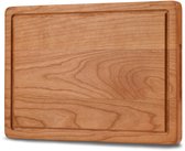 Schuin aanzicht van een rechthoekige kersen houten snijplank met sapgeul, gepresenteerd op een witte achtergrond.