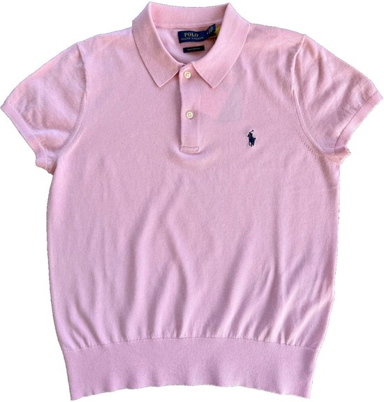 Voorkant van een lichtroze gebreid poloshirt met Polo Ralph Lauren logo en knopen.