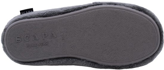 Grijze pluche pantoffel met antislipzool, voorzien van Scapa HomeWear-logo en maatindicatie 36.