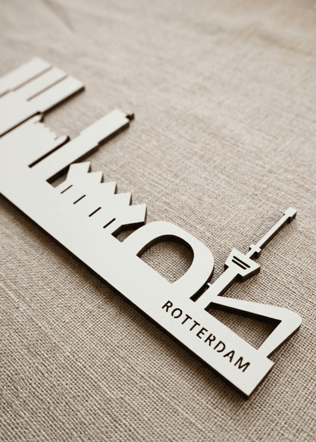 Houten Skyline Rotterdam | Wanddecoratie voor aan de muur | Wit MDF | 70 x 14 cm