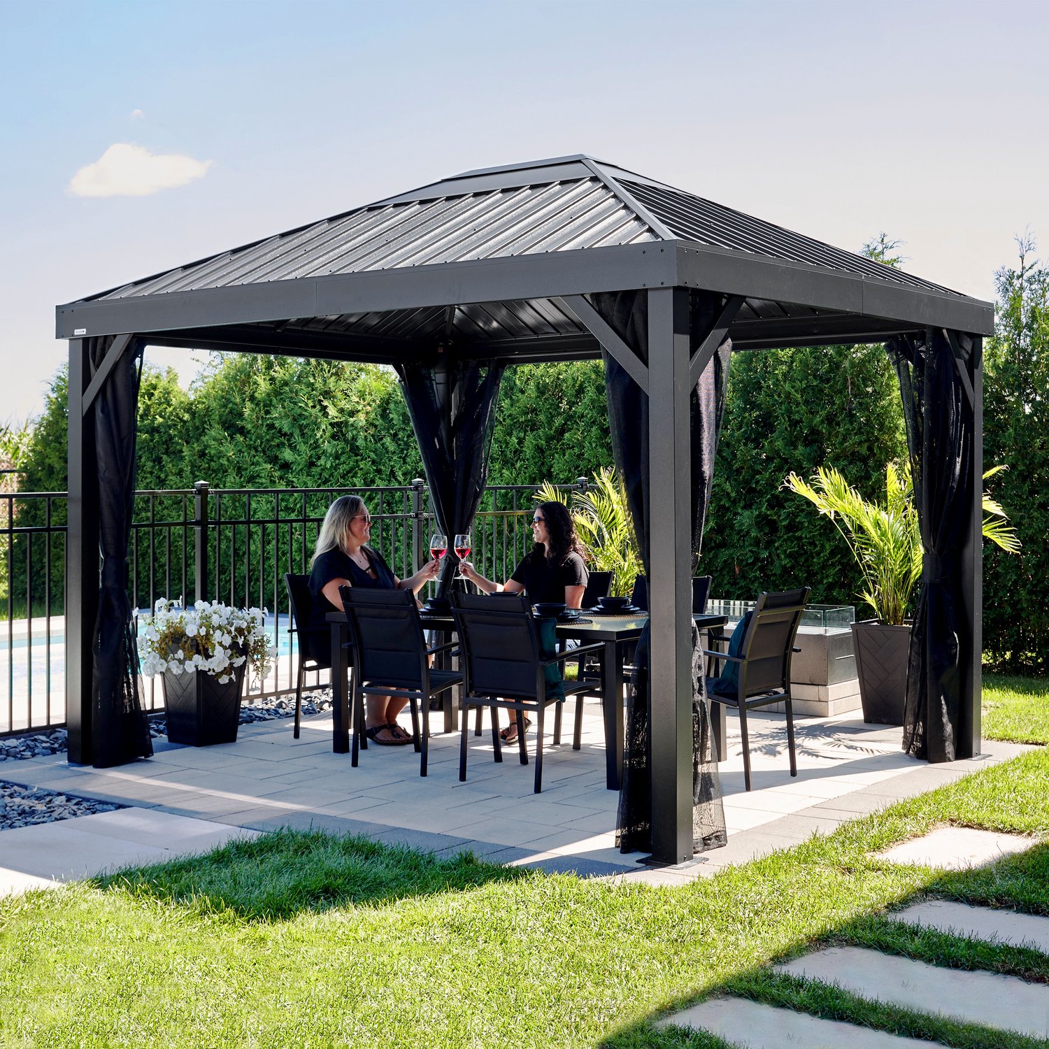 Sojag Kiruna 3x3.5 m - Metalen tuinpaviljoen met muggennet