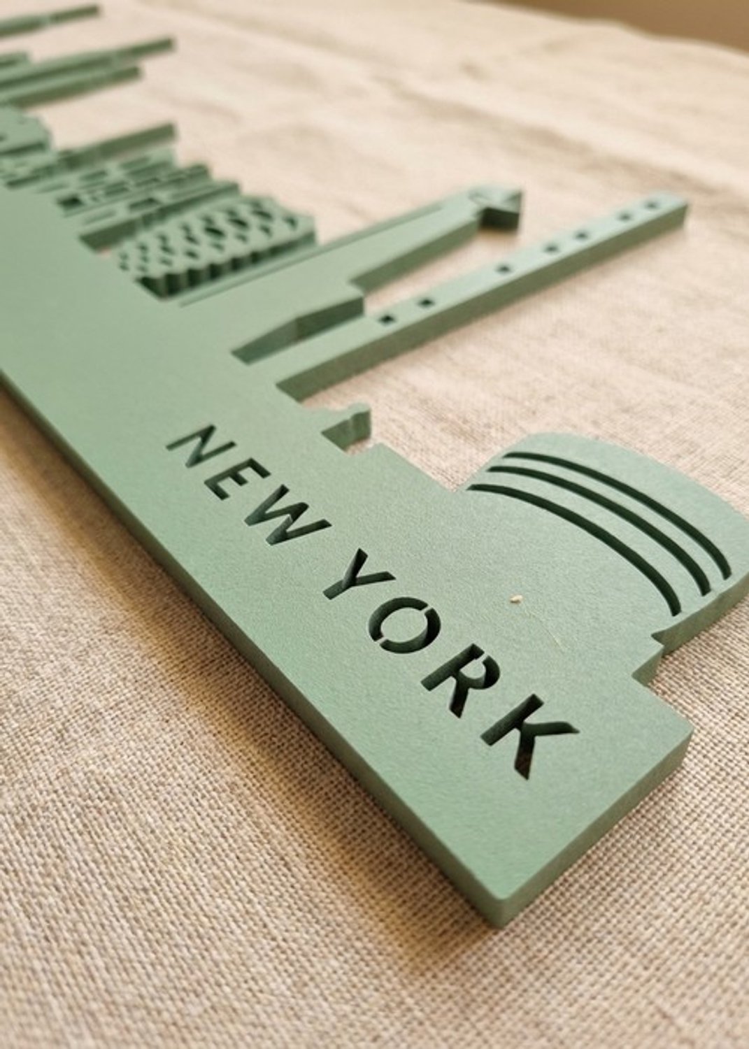 Houten Skyline New York | Wanddecoratie voor aan de muur | Groen MDF | 70 x 14 cm