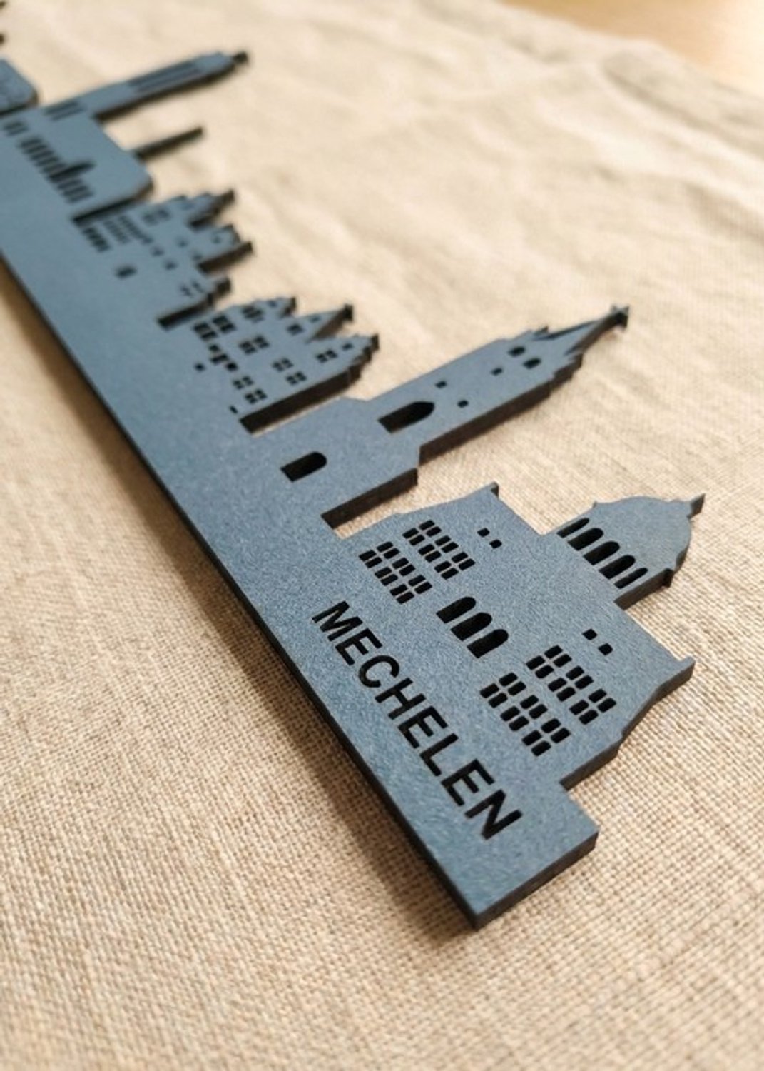 Houten Skyline Mechelen | Wanddecoratie voor aan de muur | Blauw MDF | 70 x 13 cm