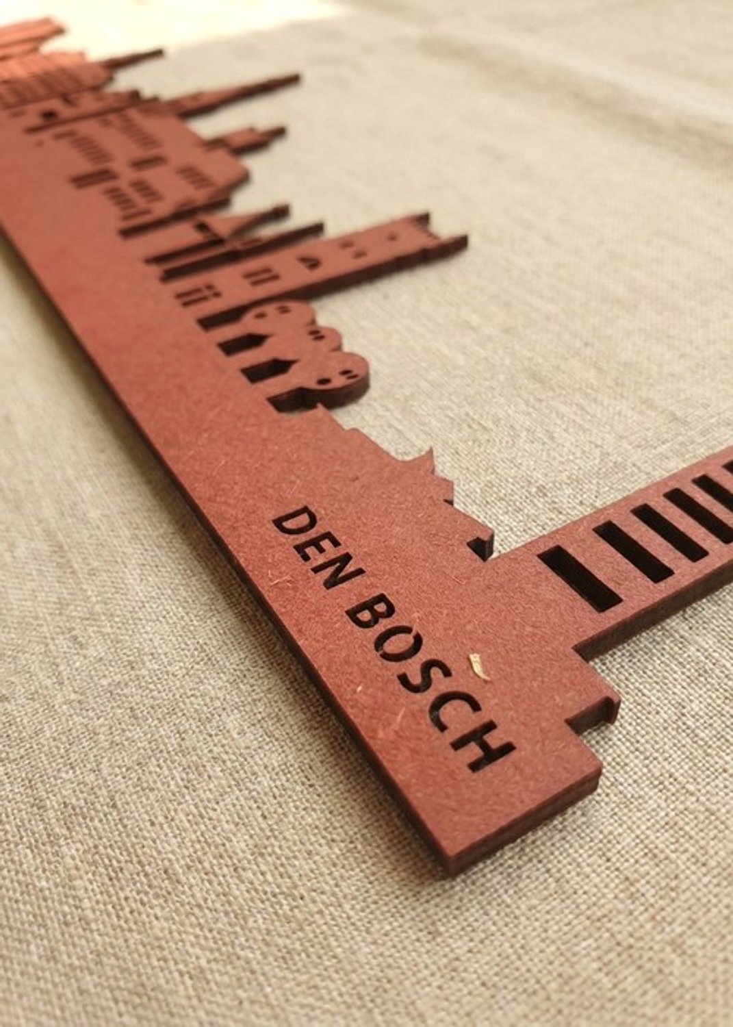 Houten Skyline Den Bosch | Wanddecoratie voor aan de muur | Rood MDF | 70 x 14 cm