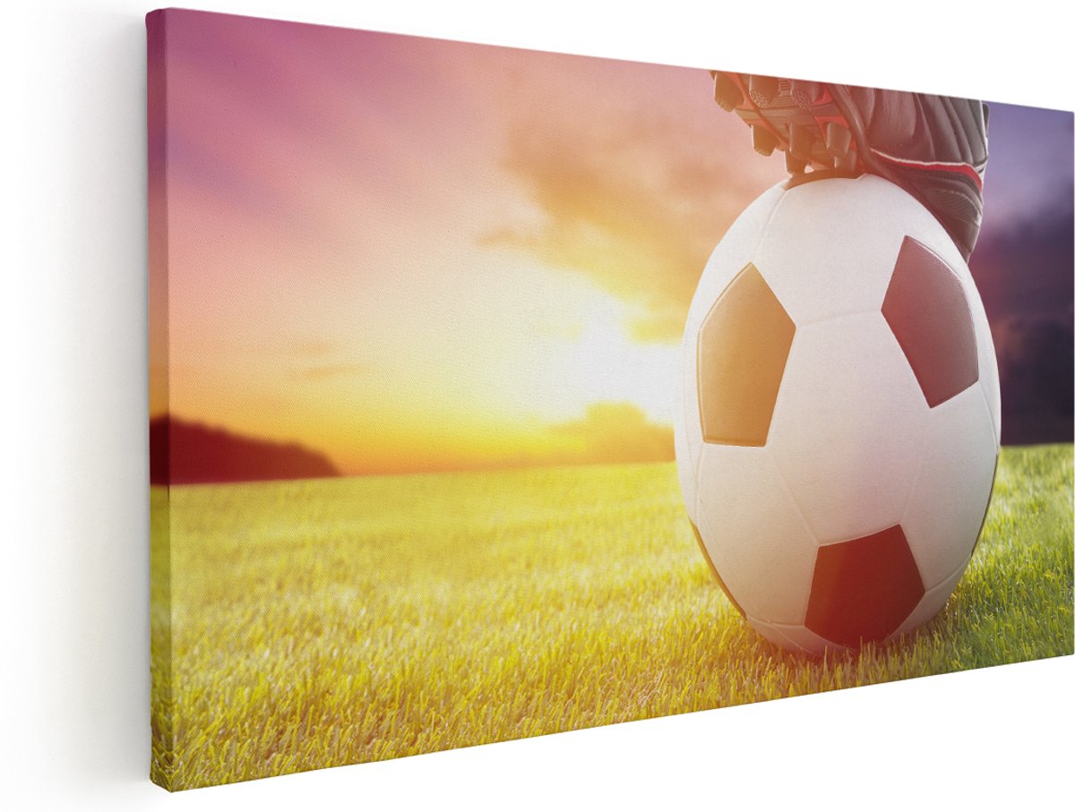 Artaza Canvas Schilderij Klassieke Voetbal Aftrap Met Zonsondergang - 180x90 cm - Groot - Wanddecoratie Woonkamer - Schilderijen - Muurdecoratie