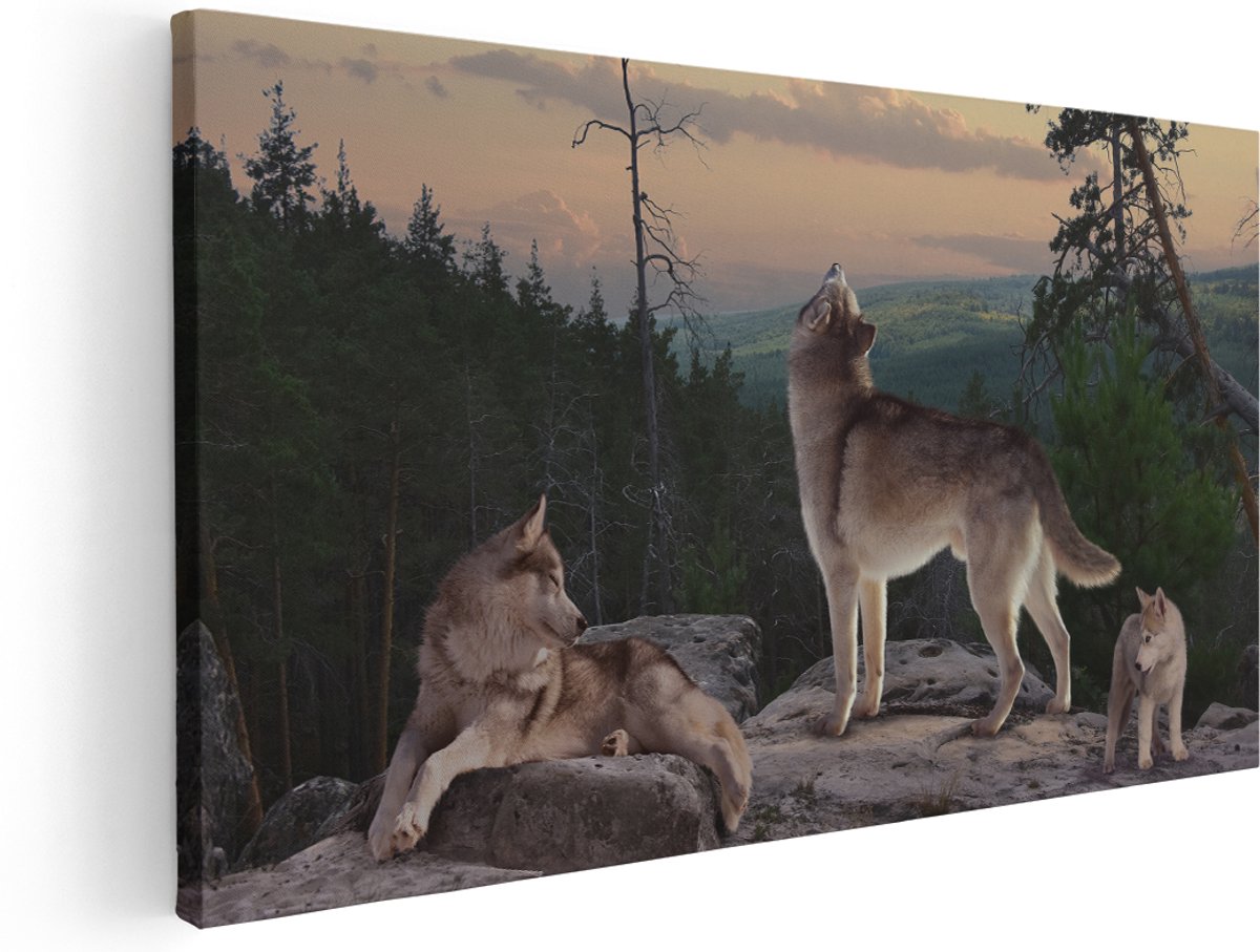 Artaza Canvas Schilderij Drie Wolven Op Een Rots In Het Bos - 180x90 cm - Groot - Wanddecoratie Woonkamer - Schilderijen - Muurdecoratie