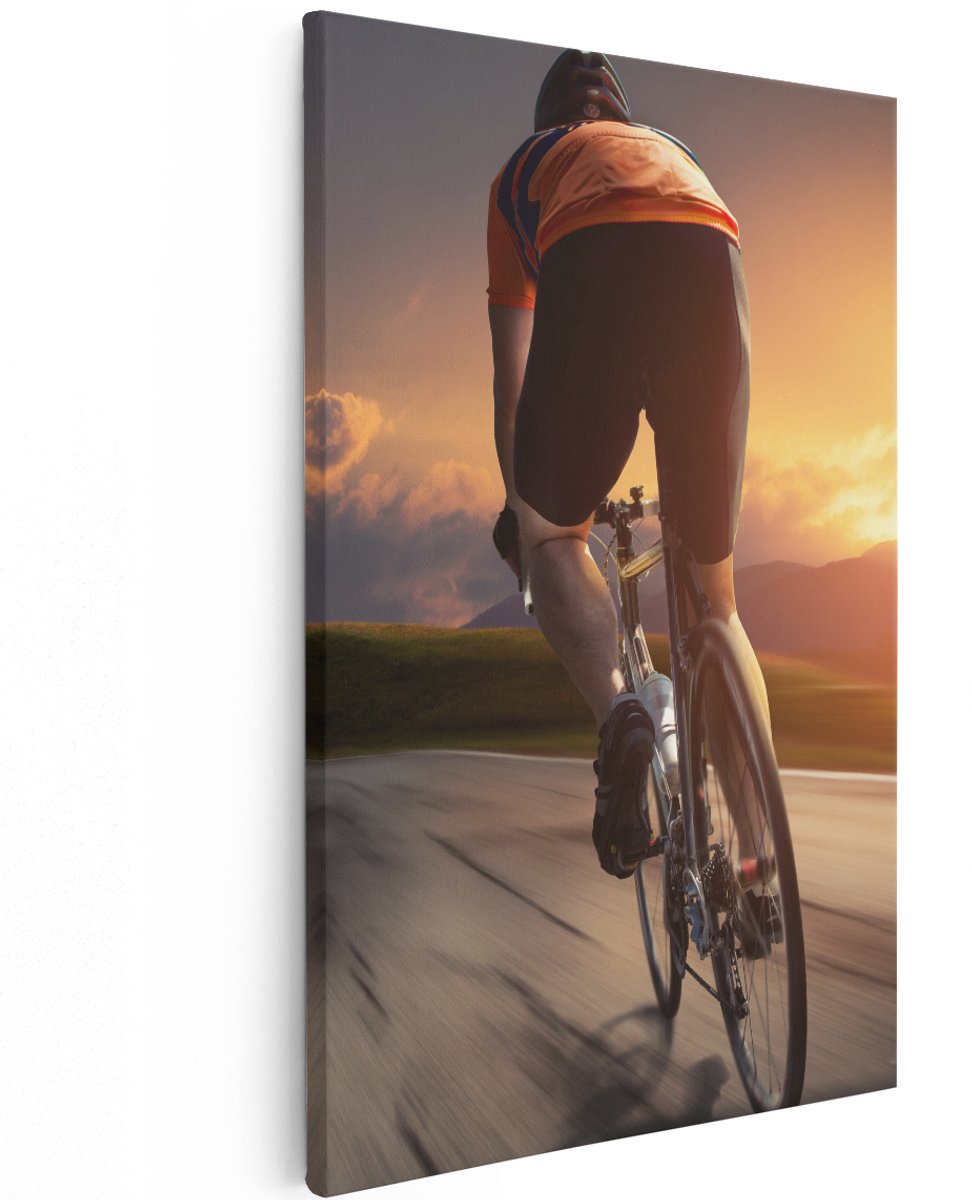 Artaza Canvas Schilderij Wielrennen Fietser op de Weg bij Zonsondergang - 120x180 cm - Groot - Wanddecoratie Woonkamer - Schilderijen - Muurdecoratie