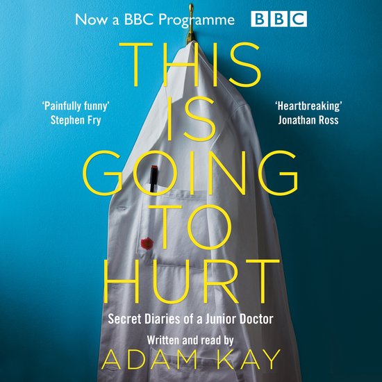 Een witte doktersjas met de gele tekst 'THIS IS GOING TO HURT' erop. Nu een BBC programma.