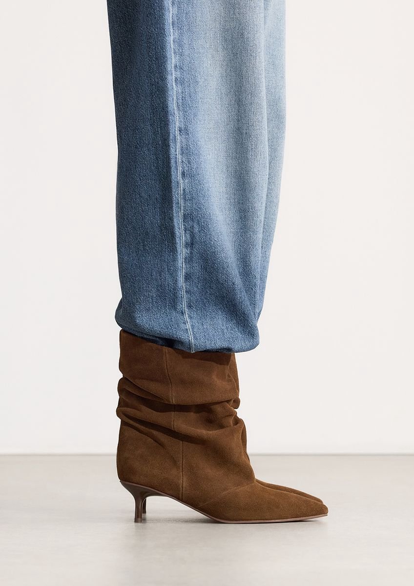 Sacha - Dames - Cognac suède slouchy enkellaarsjes met hak - Maat 41