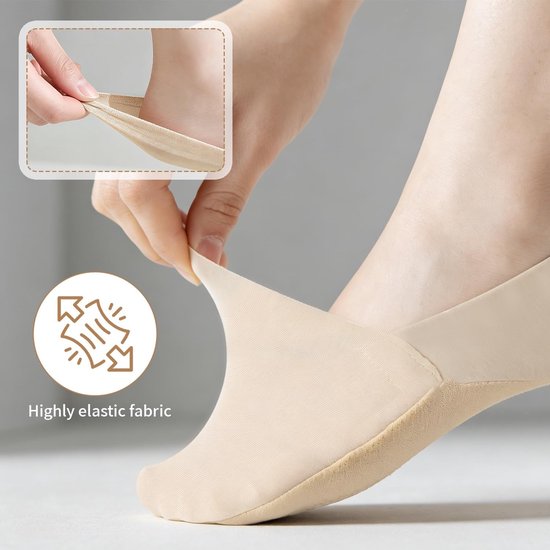 Handen trekken aan de rekbare beige stof. Tekst: 'Highly elastic fabric'.