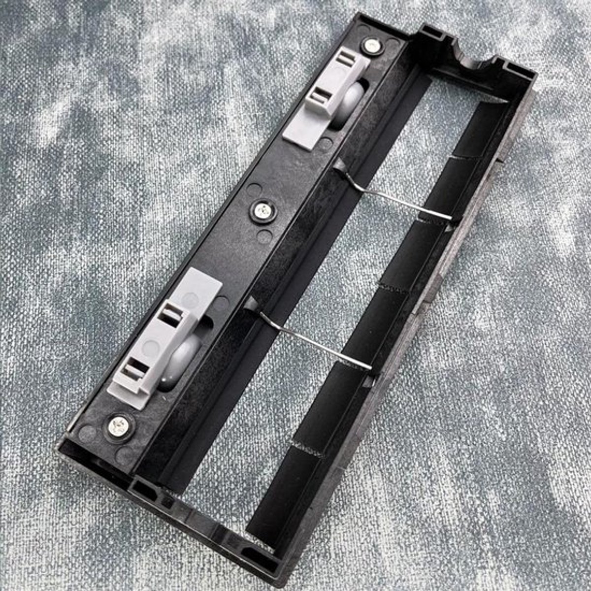 Borsteldeksel Hoogwaardige Vervanging - Compatibel met X1/T9/T8/N8/N8 PRO/T5/N5/DJ65/DX55 - Eenvoudige Installatie - Duurzaam - ABS Materiaal - Inclusief 1 Stuk - Stofzuigeronderdeel