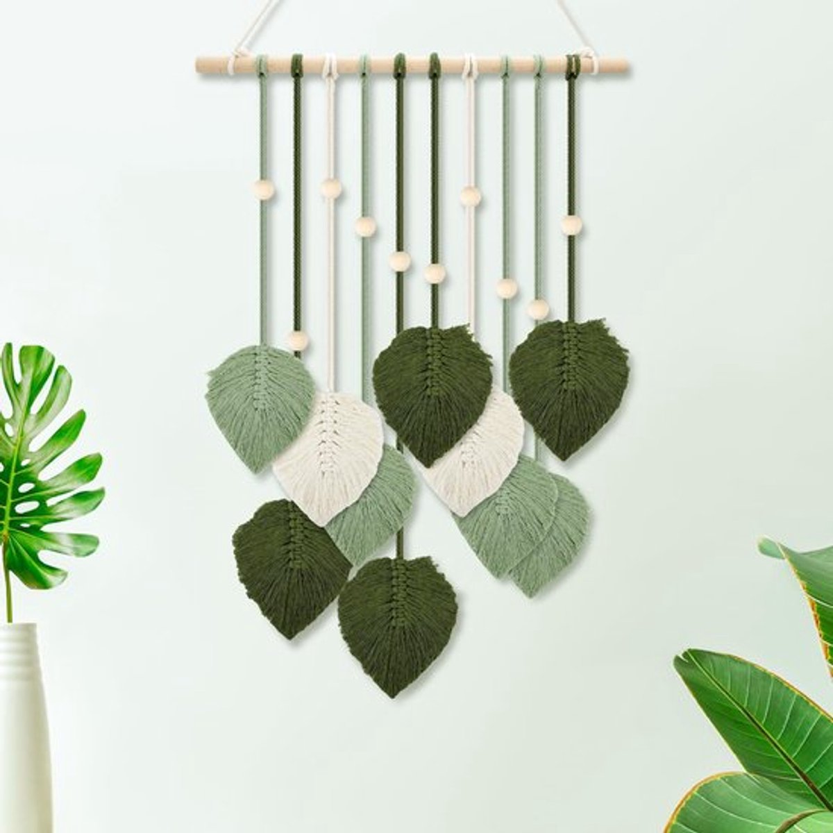 Wandtapijt Boho - Wanddecoratie met Houten Kralen - Muurdecoratie voor Woonkamer/Slaapkamer - 40 x 62 cm - Met Haak