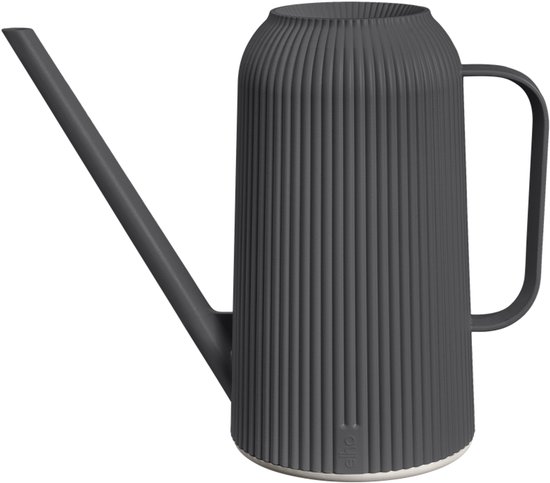 Antracietkleurige gieter met verticale ribbels en een lange tuit.
