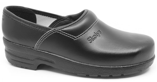 Zwarte Skolys klomp met witte stiksels, van opzij gezien.