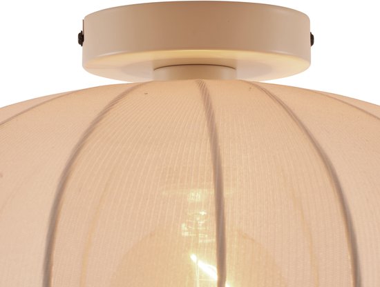 Detail van de bovenkant van een beige, geribde lampenkap met verlichting.