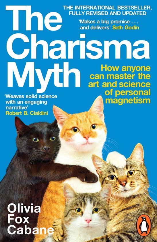 Boek 'The Charisma Myth' met vier katten op de voorkant. Een zwarte, een oranje-witte en twee cyperse katten.