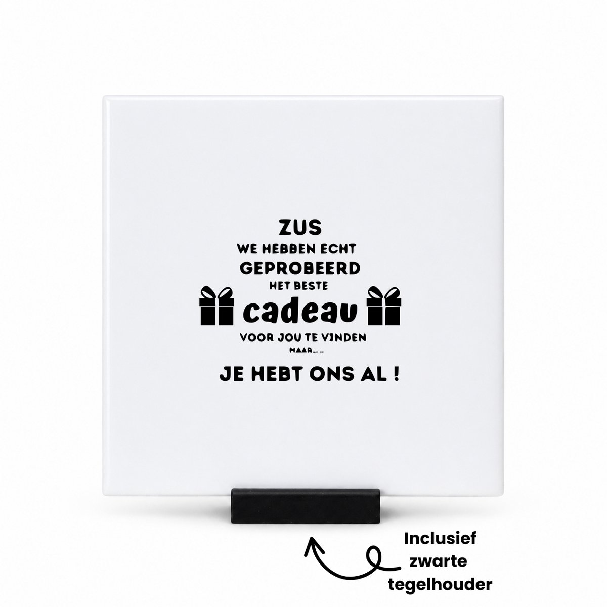 Hacebo Zus we hebben echt geprobeerd het beste cadeau voor jou te vinden tegeltje met tegelhouder - Zus - Familie mensen met een zus - tegeltjes met tekst - Cadeau - spreuktegels - 10.8x10.8 CM Wit