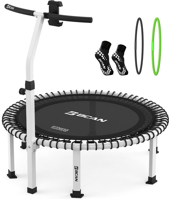 Zwarte trampoline met wit frame, handvat, telefoonhouder, sokken, zwarte en groene elastieken.