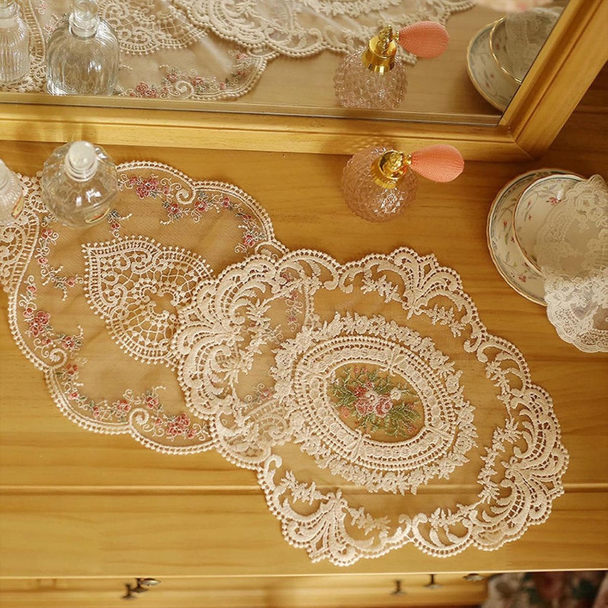 Lace tafellaken ovaal vintage beige - 2 delen - kant - elegant voor eettafel - ShopVlot