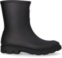 Zwarte Hunter regenlaars met profielzool en het rode Hunter logo op de schacht.