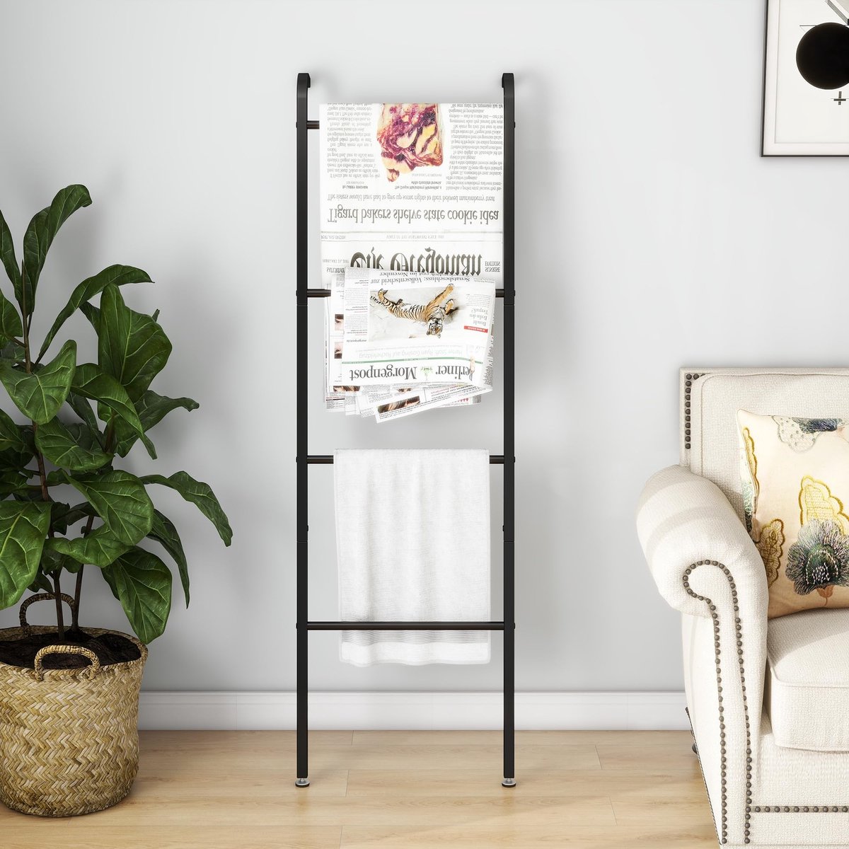 SnelShoppen - Vrijstaand Handdoekenrek Ladder 4-Niveau - Zwarte Handdoekhouder voor Badkamer en Badaccessoires - Stijlvolle en Ruimtebesparende Oploss