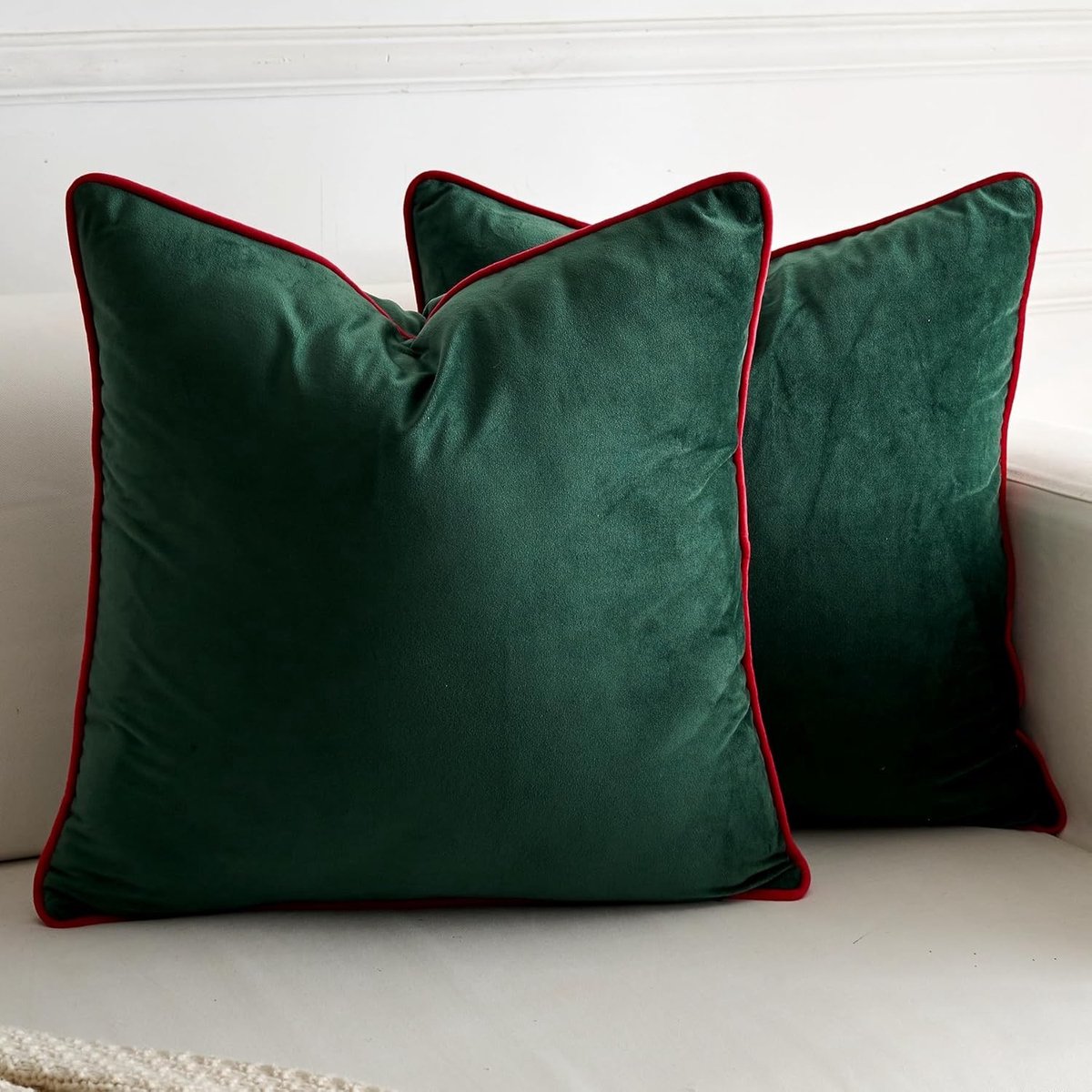 Set van 2 Donkergroene Fluwelen Kussenhoezen in Modern Minimalistisch Design met Rode Touwrand voor Sofa, Slaapkamer en Feestdecoratie 45 x 45 cm