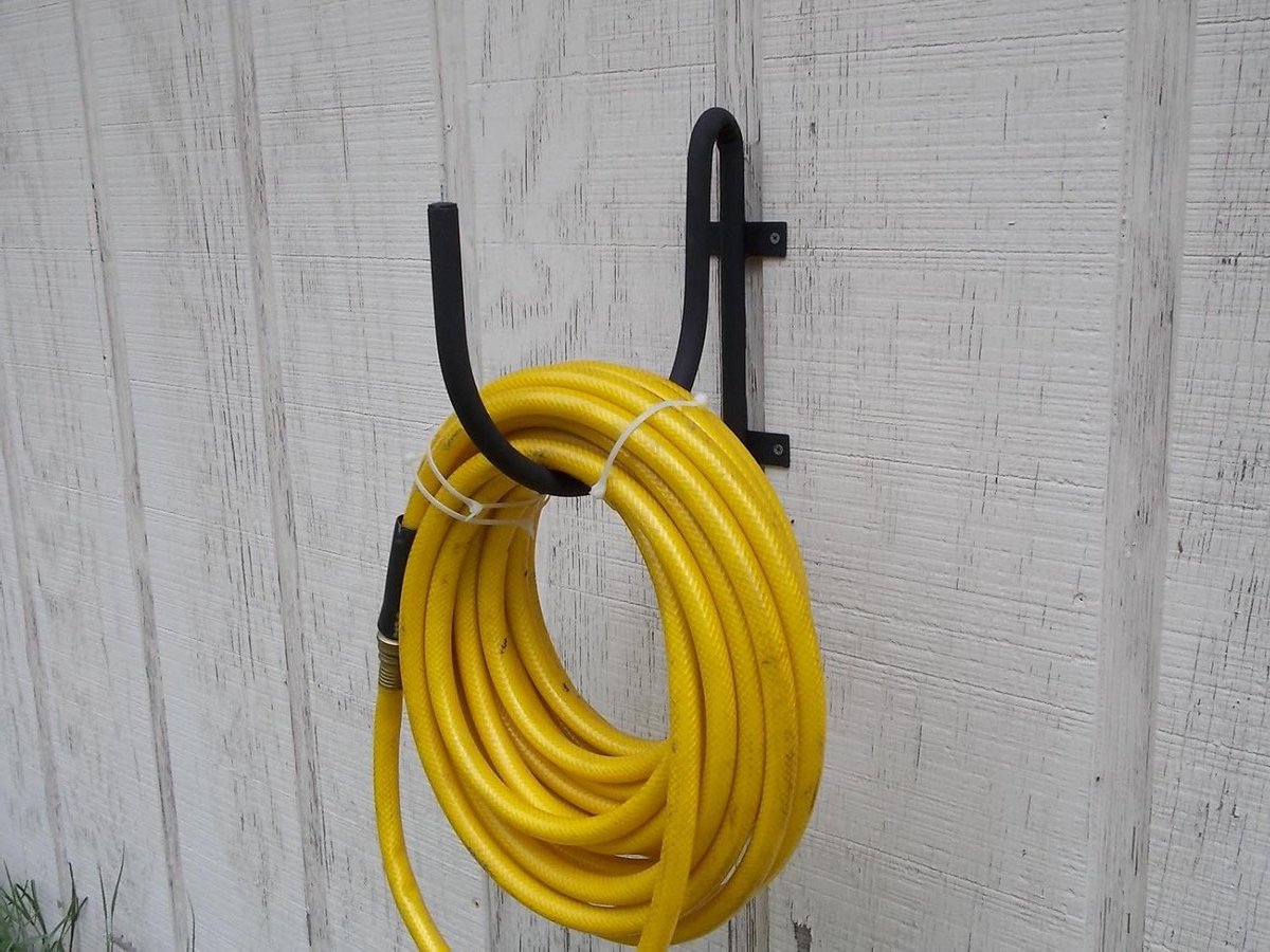 Slanghouder Metaal - Tuinslang Ophangen - Tuin Organiseren - Roestbestendige Afwerking - 30 cm Hoog - Zwart