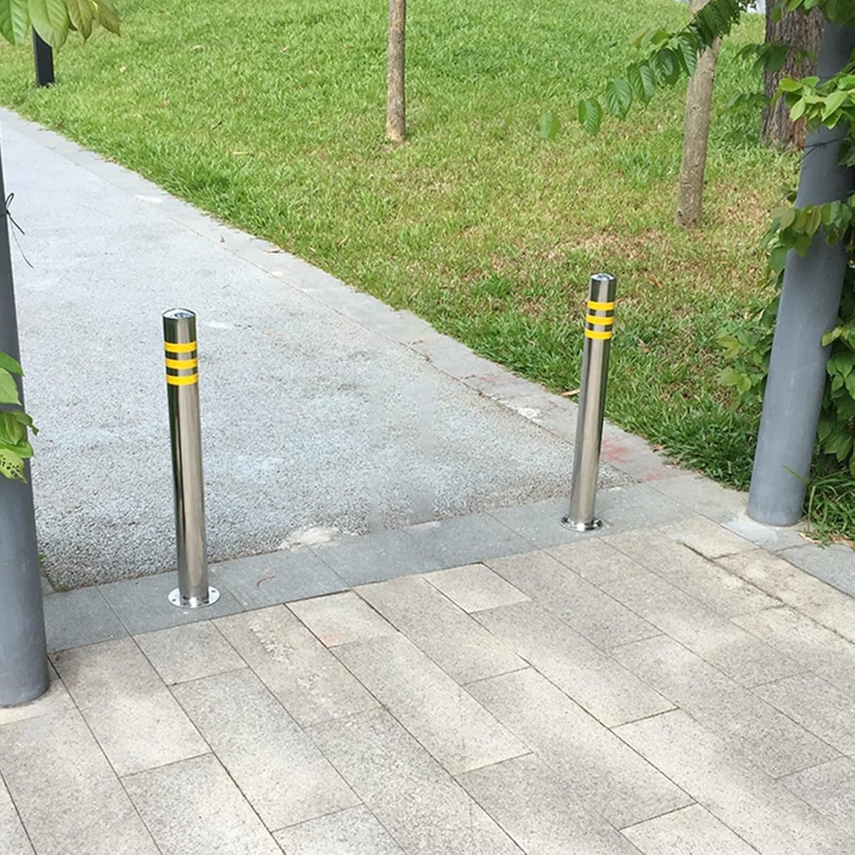 Verkeerskegels Set - Afzetpaaltjes Parkeer - Parkeerplaats Beveiligen - Stevig Roestvrij Staal - 2 Stuks 70 Cm - Zilver