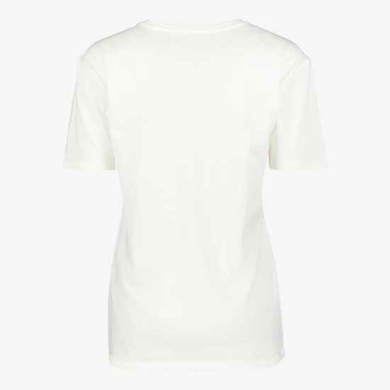 Achterkant van een effen wit T-shirt.