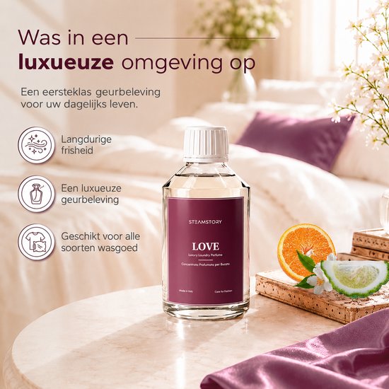 Fles Steamstory Wasparfum Love met sinaasappel, bergamot en witte bloemen op een bijzettafel. Luxe slaapkamer interieur op de achtergrond.
