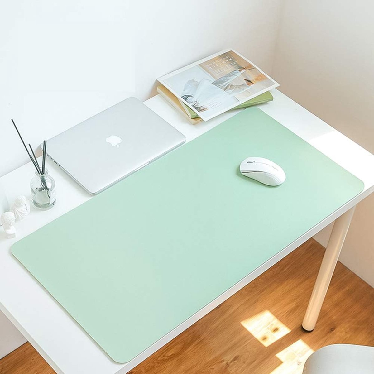 Grote Bureaumat - Laptop Onderlegger - Bureau Beschermen - Waterdicht Krasbestendig - 120x50cm - Lichtgroen