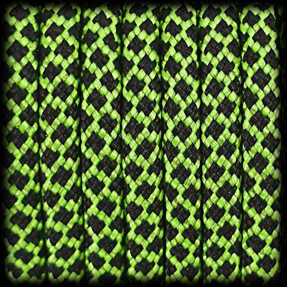 Paracord 550 kernmantelsnoer diamond neongroen-zwart, 30 m 4 mm nylon/polyester touw met 7 kernstrengen, breeklast 550 lbs, voor armband knopen, sleutelkoord, tent afspanlijn, bushcraft gebruik