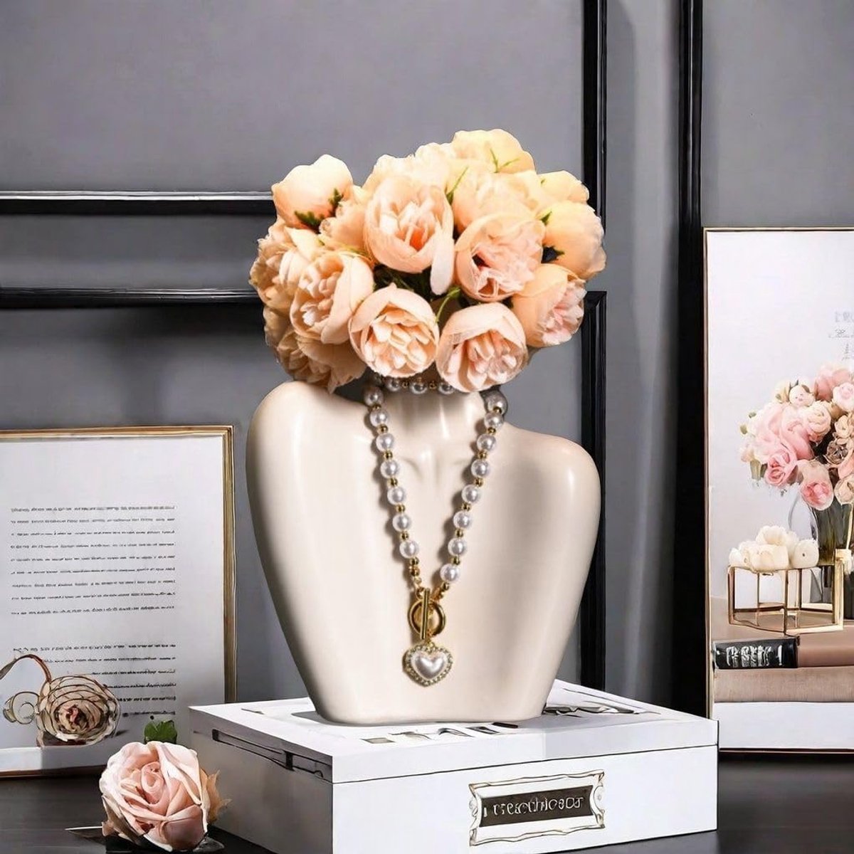 SnelShoppen - Ceramic Female Body Vase met Ketting Decoratie - Bloemenvaas Menselijke Sculptuur - Decoratieve Vaas voor Thuis en Kantoor - Wit - 20 cm