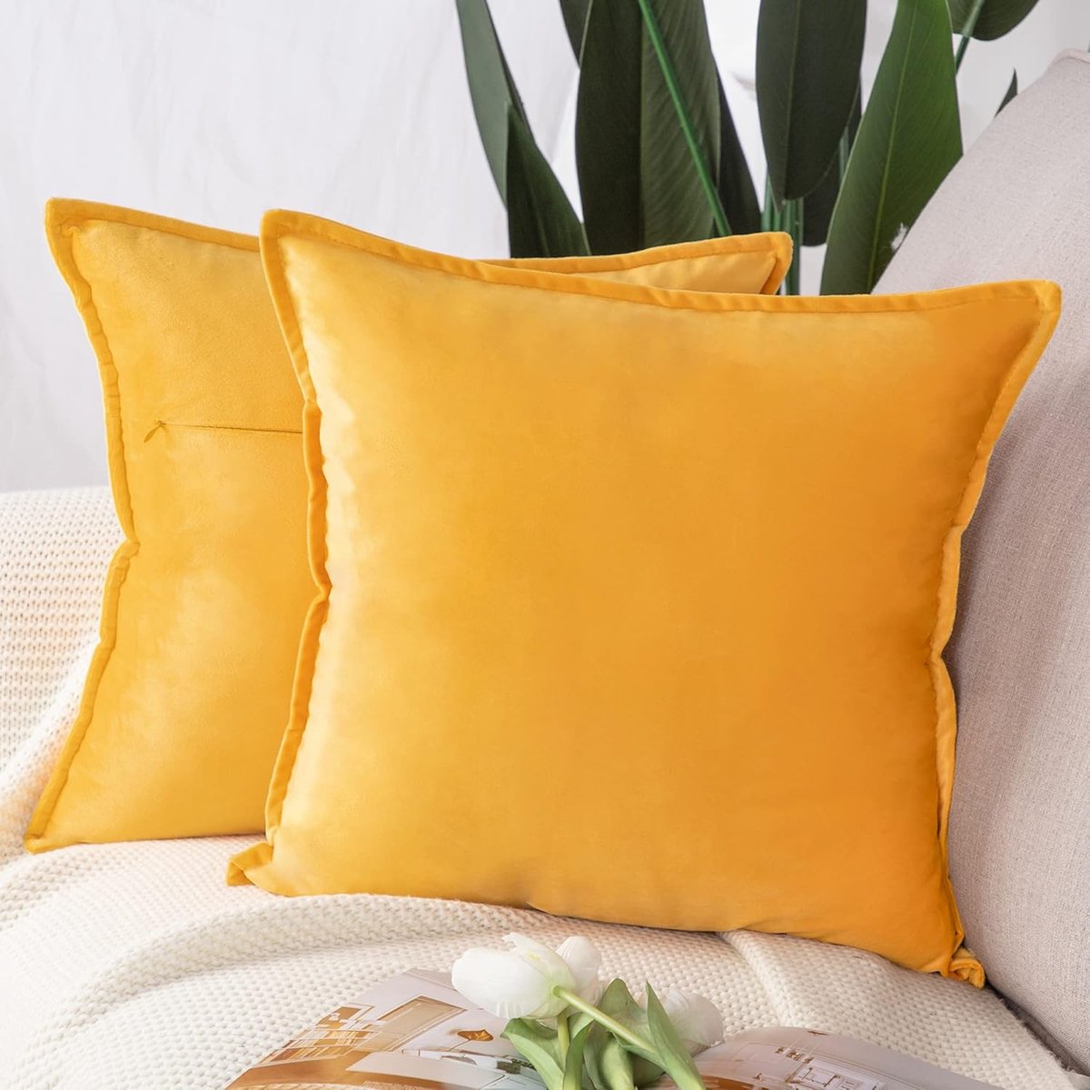 SnelShoppen - Set van 2 Super Zachte Velvet Decoratieve Kussenhoezen met Franje Luxe Stijl voor Bank en Slaapkamer 60x60cm Mosterdgeel