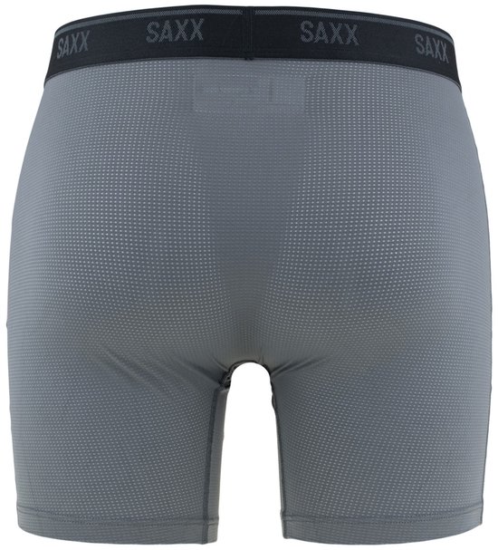 Grijze SAXX boxershort met subtiel ruitpatroon en SAXX-logo op de zwarte tailleband.