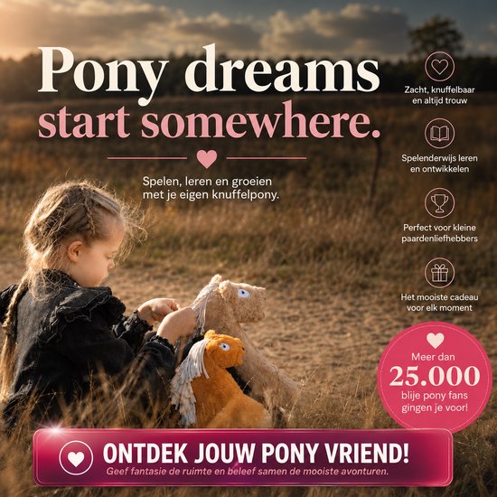 Meisje in het gras met twee knuffelpony's. Tekst: Pony dreams start somewhere.