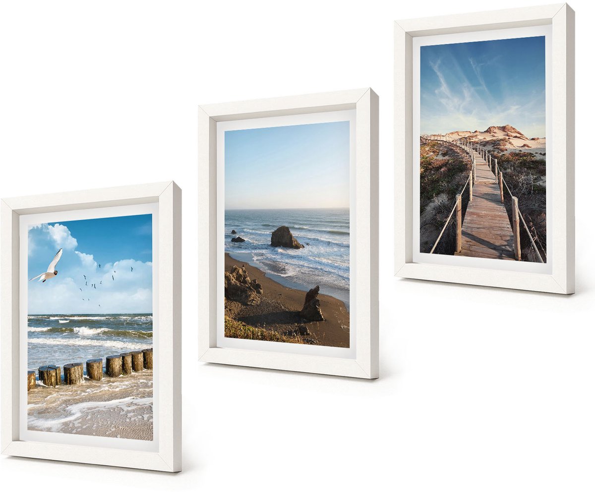 Coloray 3-Delige Schilderij Set - Uitzicht op het strand met golven, de lucht en een wandelpier. - 20x30 - Moderne Wanddecoratie - Woonkamer - Muurdecoratie