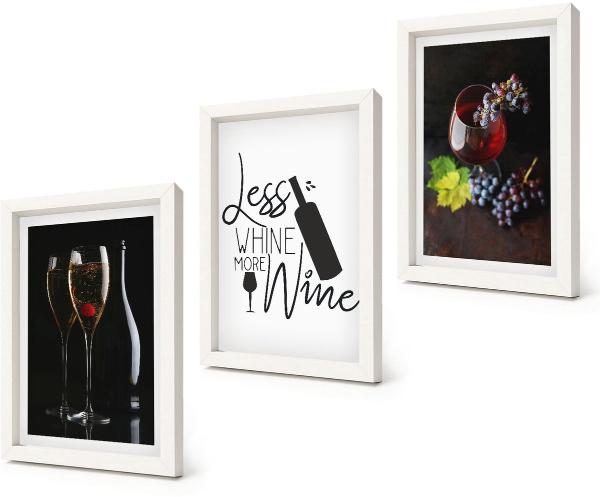 Coloray 3-Delige Schilderij Set - Wijnglazen met druiven en een opschrift over wijn. - 20x30 - Muurdecoratie - Decoratieve Schilderijen - Wohnzimmer - Moderne Wanddecoratie
