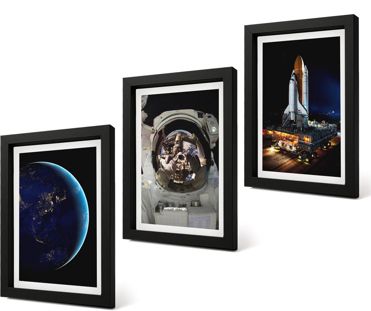 Coloray 4-Delige Schilderij Set - Ruimtebeelden met de aarde, astronaut en raket - 20 x 30 cm - Muurdecoratie - Wanddecoratie - Hal - Stijlvolle Muurdecoratie