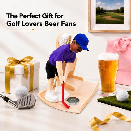 Golf flesopener met een golferfiguur in paarse polo en blauwe pet, houdt een rode golfclub vast. Naast een glas bier en golfballen.