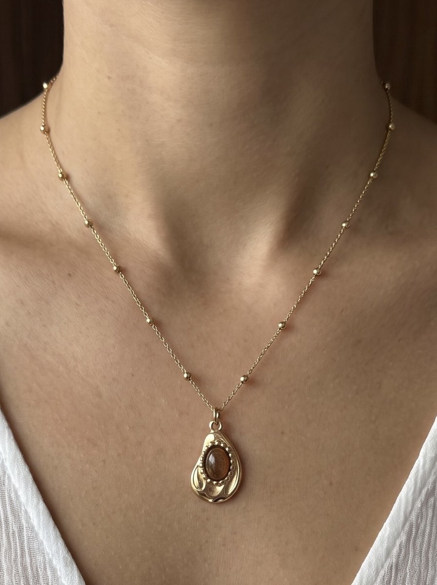 Anelplus Goudkleurige Ketting met Druppel Hanger en Bruine Steen – Elegante Dames Halsketting