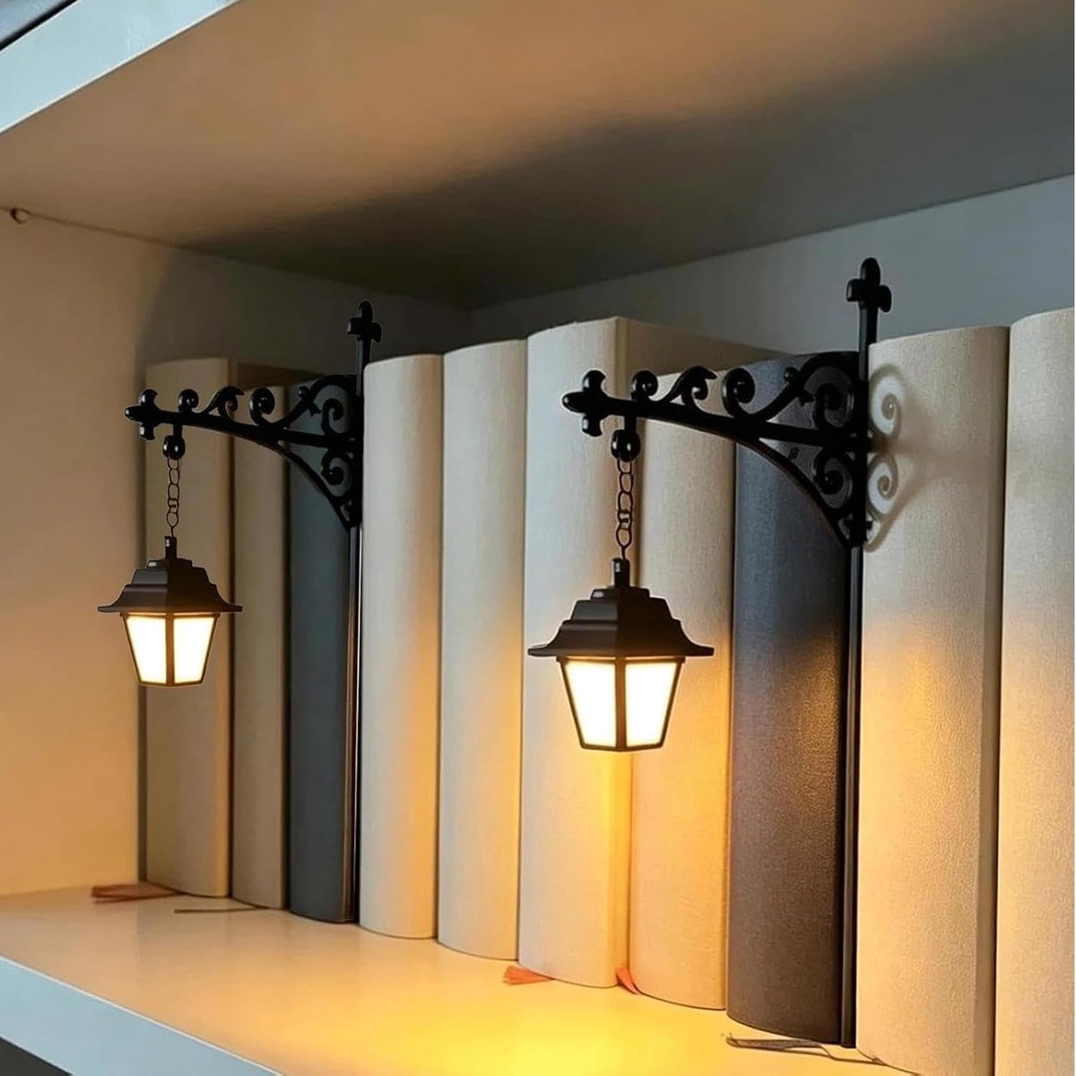 2 stuks - Boekensteun metaal - Boekensteun met Lamp - Bibliotheeklantaarn - Miniatuur Boek