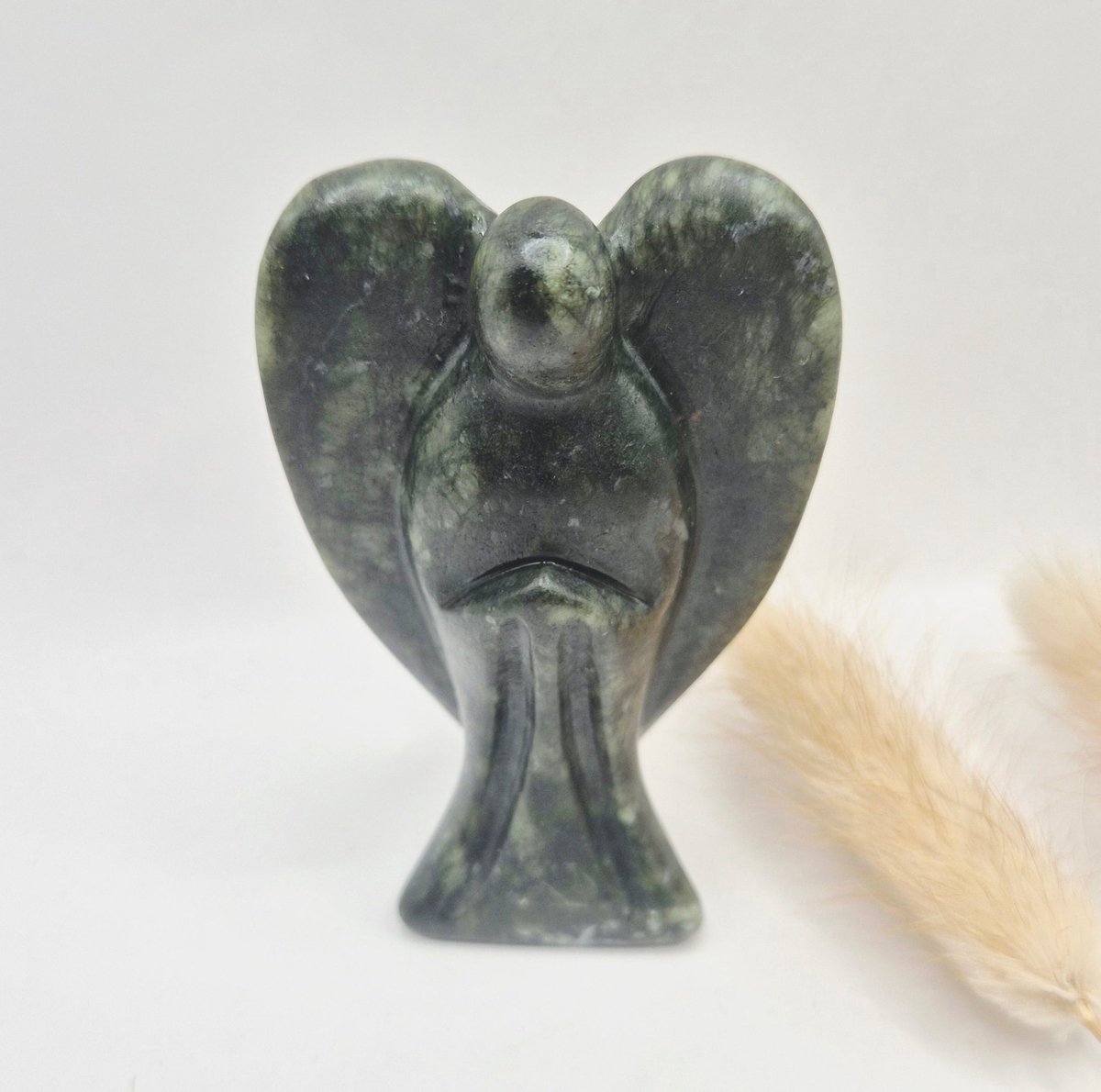 Groene Jade Engel – Handgesneden Edelsteen Beeldje (8 cm)