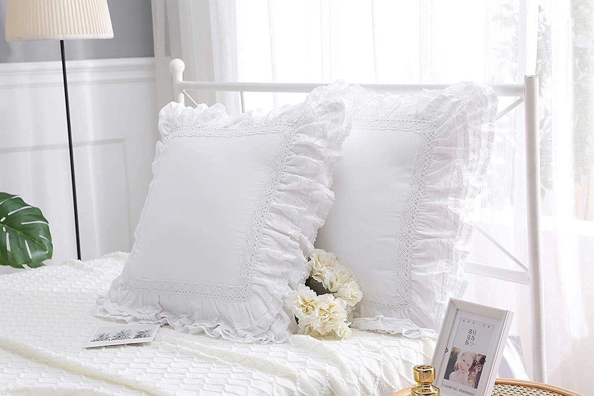 Omgoods - Luxe Witte Kussenhoezen met Rimpel en Rits - 24x24 Inch, 2-Pack