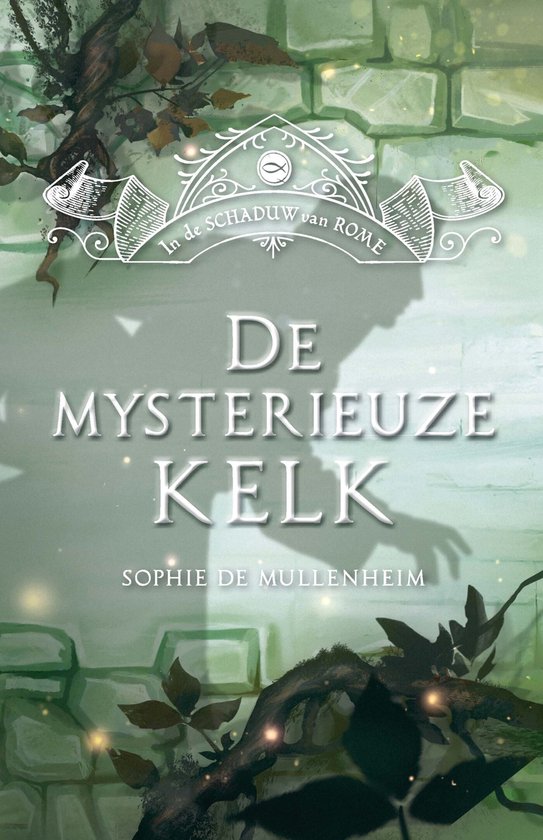 Couverture du livre 'De mysterieuze kelk', avec le titre et 'In de schaduw van Rome' sur fond vert-gris avec des feuilles et des pierres.