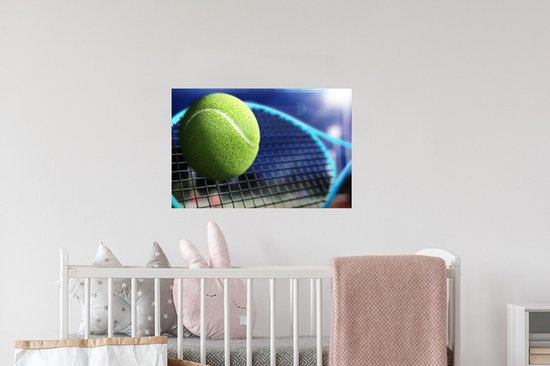 Muurstickers - Sticker Folie - Tennisracket slaat de bal - 60x40 cm - Plakfolie - Muurstickers Kinderkamer - Zelfklevend Behang - Zelfklevend behangpapier - Stickerfolie