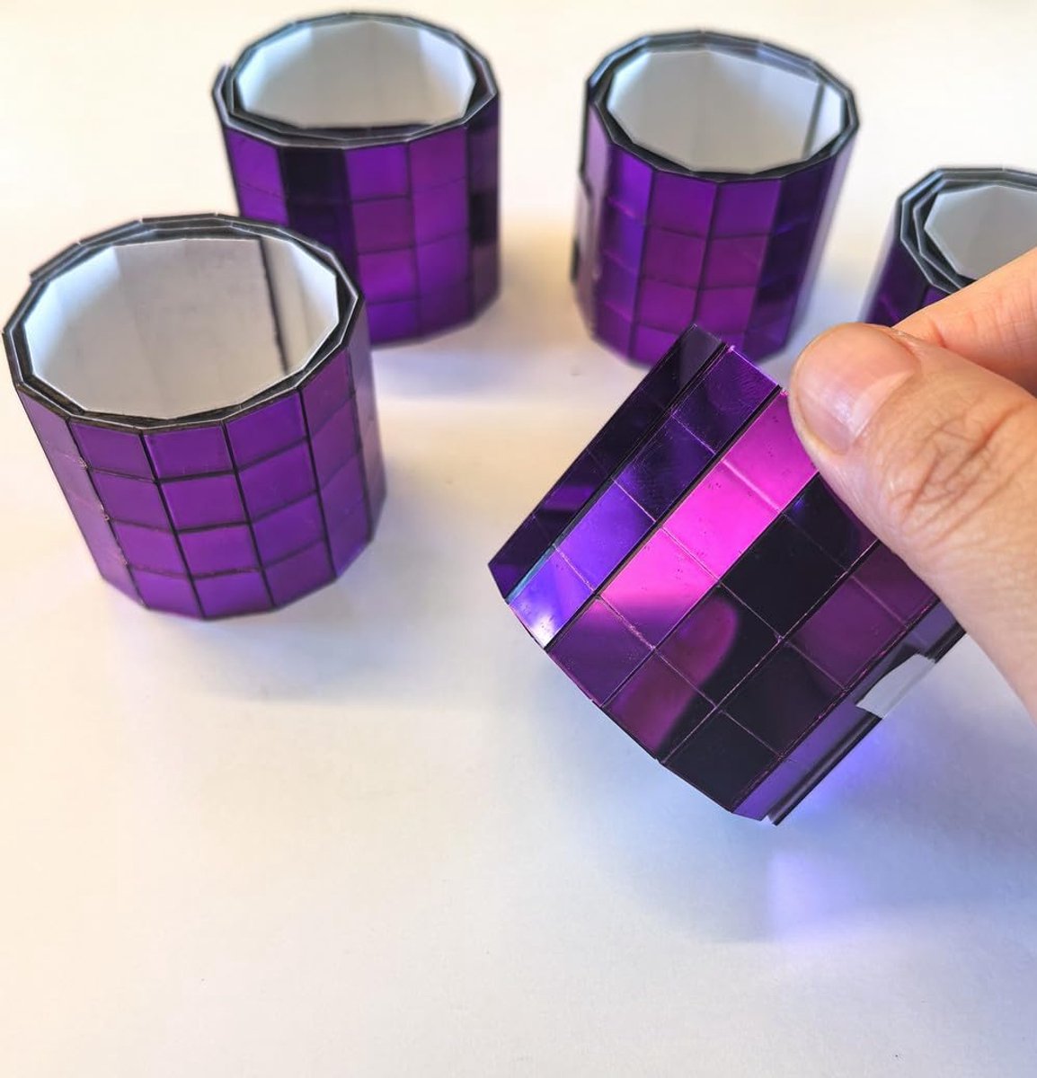 600 stuks mini 10 x 10 mm spiegelvierkanten zelfklevend, echt glas spiegelrol, decoratieve spiegel stickervel doe-het-zelf accessoire spiegels mozaïektegels (paarse spiegel, 600 stuks)