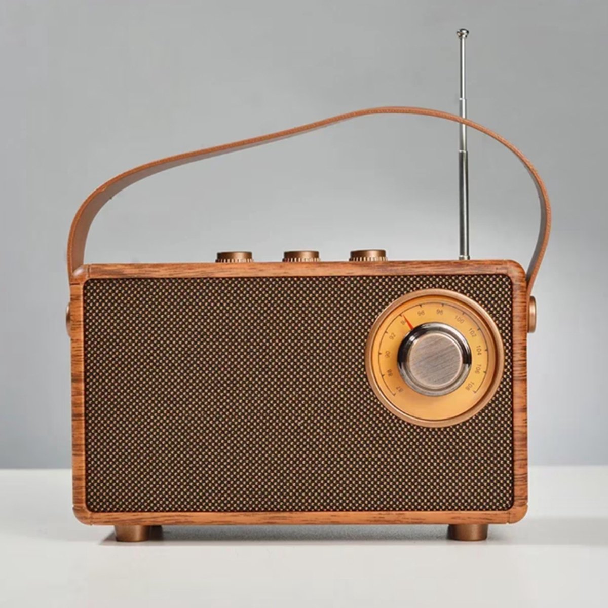 Draagbare radio - Retro radio - Draadloze Bluetooth-luidspreker - 360° stereo - Bluetooth 5.4 - 6,5*16*9 cm - Radio op batterijen - USB-aansluiting - Radio-afstemknop - Bruin - WALALLA AS23