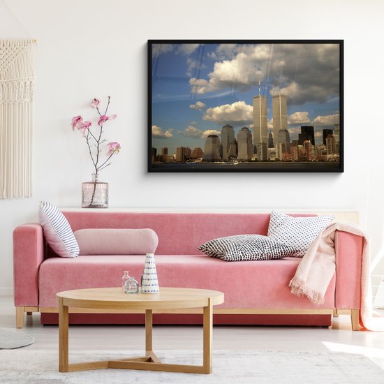 Affiche avec cadre World trade Center - Des nuages entourent le World trade center à New York - cadre photo noir - 120x80 cm - Affiche avec cadre