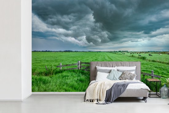 Papier peint photo peint vinyle - Nuages de pluie sur un paysage hollandais largeur 360 cm x hauteur 240 cm - Tirage photo sur papier peint (disponible en 7 tailles)